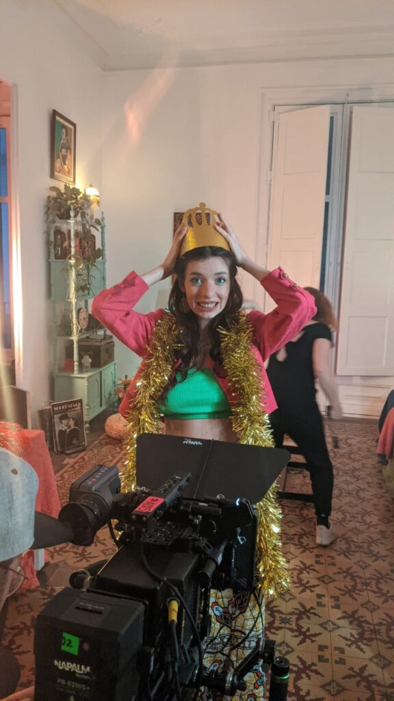 Nina Mirez on set
