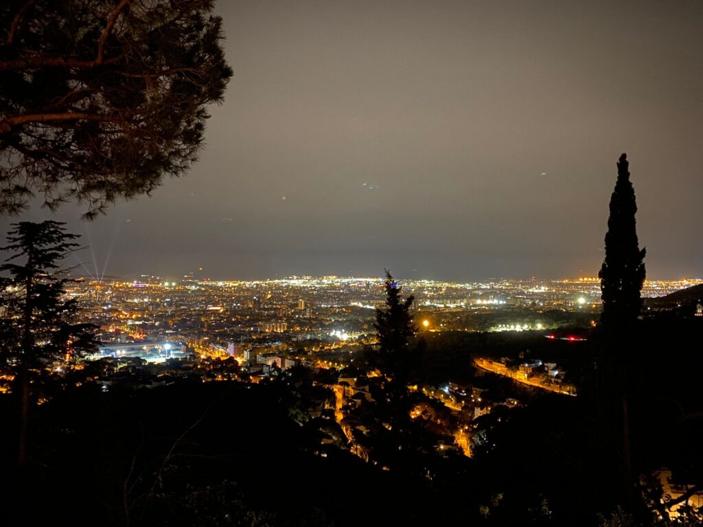 BARCELONA BY NIGHT
